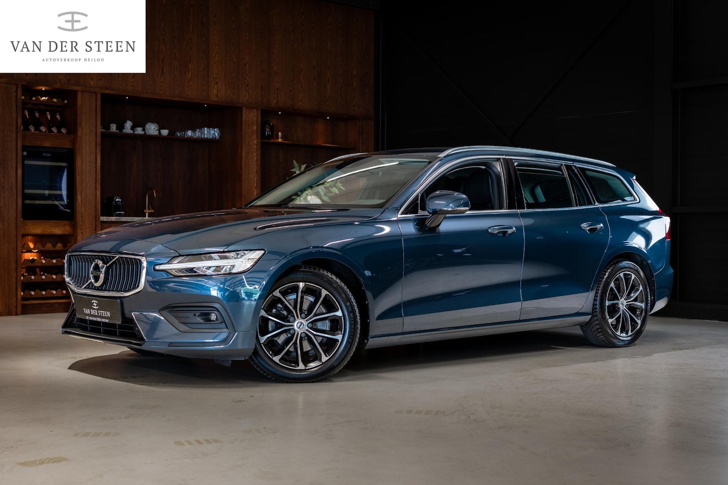 Volvo V60 - 2.0 B4 Business Pro Harman Kardon l Stoelverwarming | Apple CarPlay | Adapt. Cruise l Deal - AutoWereld.nl