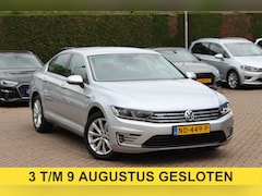 Volkswagen Passat - 1.4 TSI GTE Connected Series / Trekhaak / CarPlay / Navigatie / Parkeerhlp V+A / 17'' / DA