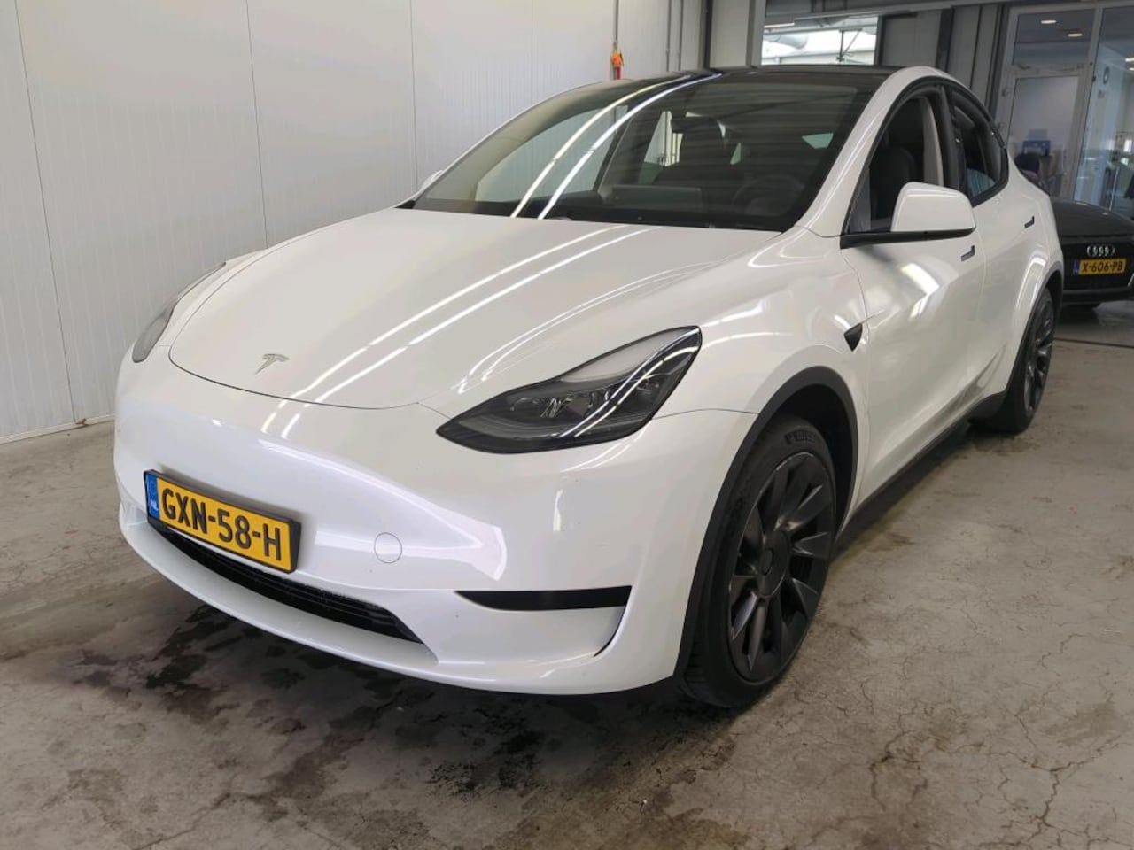 Tesla Model Y - Standard RWD Plus 351pk 94,8% SoH [ HW4+LFP ACCU+AUTOPILOT+20 INCH+PREMIUM AUDIO ] - AutoWereld.nl