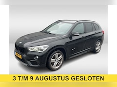 BMW X1 - sDrive18i High Executive / Panoramadak / Leder / Head-up / Parkeerhulp V+A / Navigatie / 1
