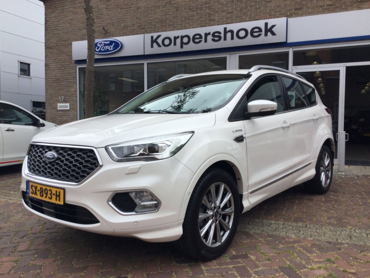 Ford Kuga - 1.5 EcoB. 150 pk Vignale | Trekhaak. - AutoWereld.nl