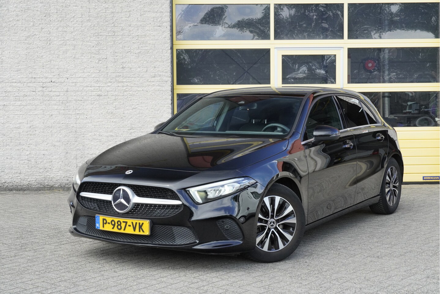 Mercedes-Benz A-klasse - 180 Automaat! Business Solution BJ2022 Lmv 16" | Led V+A | Pdc | Achteruitrijcamera | Navi - AutoWereld.nl