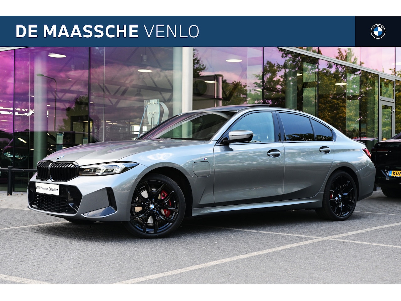 BMW 3-serie - 330e M Sport Automaat / Schuif-kanteldak / Trekhaak / Achteruitrijcamera / Sportstoelen / - AutoWereld.nl