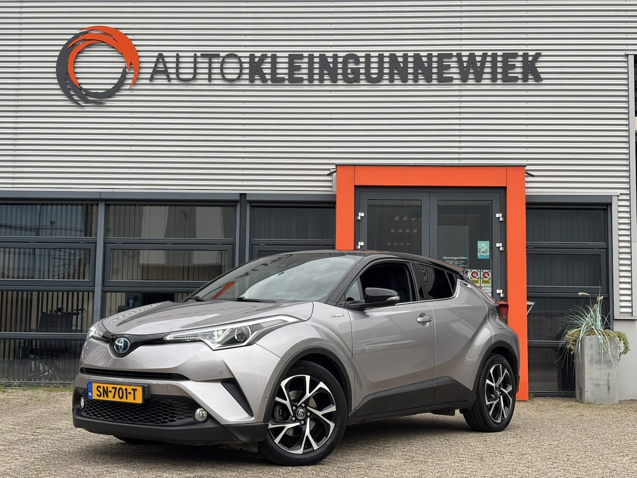 Toyota C-HR - 1.8 Hybrid Bi-Tone / Navi / NL Auto / Cruise Control / Camera / NAP / - AutoWereld.nl