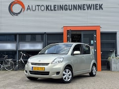 Daihatsu Sirion 2 - 1.3-16V Prestige / Airco / Recente APK / Allseason Banden /