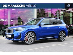 BMW iX1 - eDrive20 M Sport / Panoramadak / Sportstoelen / Comfort Access / Achteruitrijcamera / Stoe