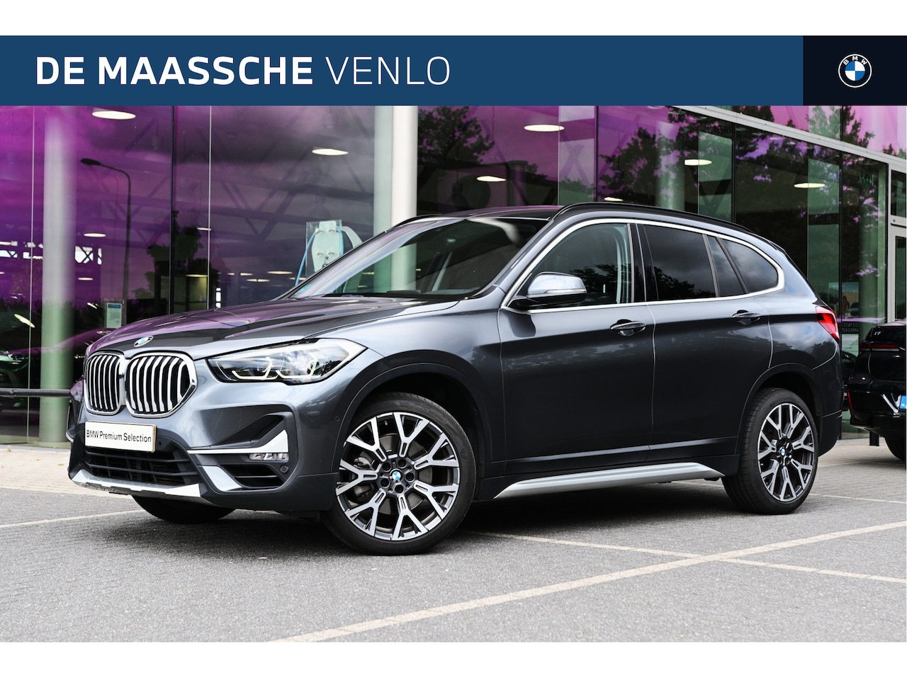BMW X1 - sDrive20i xLine Automaat / Trekhaak / Sportstoelen / Comfort Access / Achteruitrijcamera / - AutoWereld.nl
