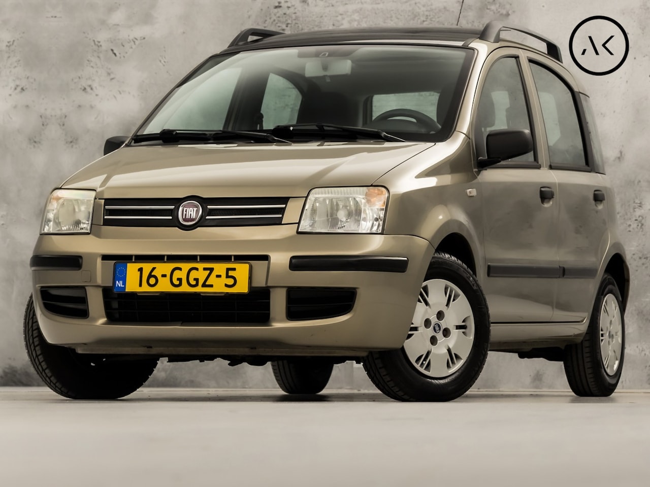 Fiat Panda - 1.2 Sport (PANORAMADAK, AIRCO, RADIO, SPORTSTOELEN, PARKEERSENSOREN, NIEUWE APK, NIEUWSTAA - AutoWereld.nl