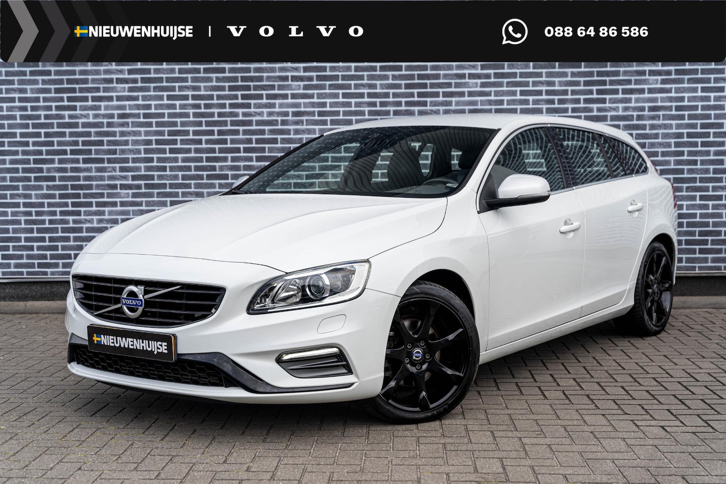 Volvo V60 - 2.0 D3 Nordic+ Sport | R-Design | Xenon | Trekhaak | Standkachel | Stoelverwarming | Volvo - AutoWereld.nl