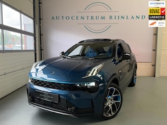 Lynk & Co 01 - 1.5 261PK Plug-in Hybrid, 1 Jaar Bovag Garantie, Pano, Zwarte Hemel, 360 Camera , Apple Ca