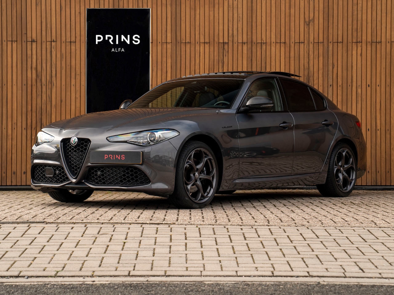 Alfa Romeo Giulia - 2.0T Veloce 280pk AWD | Pano-dak | Harman/Kardon | Ragazzon | Adapt. cruise | CarPlay - AutoWereld.nl