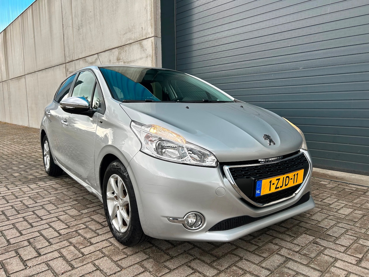 Peugeot 208 - 1.2i PureTech Style AIRCO NAVI 5DRS NAP - AutoWereld.nl