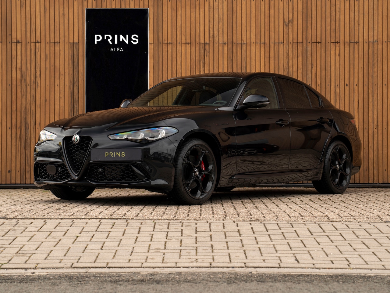 Alfa Romeo Giulia - 2.0 T GME AWD Competizione | Harman/Kardon | Adapt. cruise | Veloce stoelen | CarPlay - AutoWereld.nl
