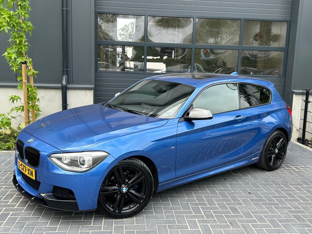 BMW 1-serie - 116i M-Pakket | Xenon | PDC | Schuif/kanteldak | Stoelverwarming - AutoWereld.nl