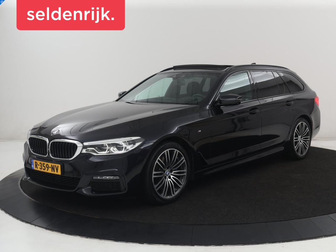 BMW 5-serie Touring - 530i xDrive M-sport High Executive | Panoramadak | Trekhaak | Head-up | 360 camera | Carpl - AutoWereld.nl