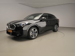 BMW iX2 - eDrive20 | M-Sportpakket | LED | Navigatie | Sportstoelen | Elektr. zetels | Keyles go | D