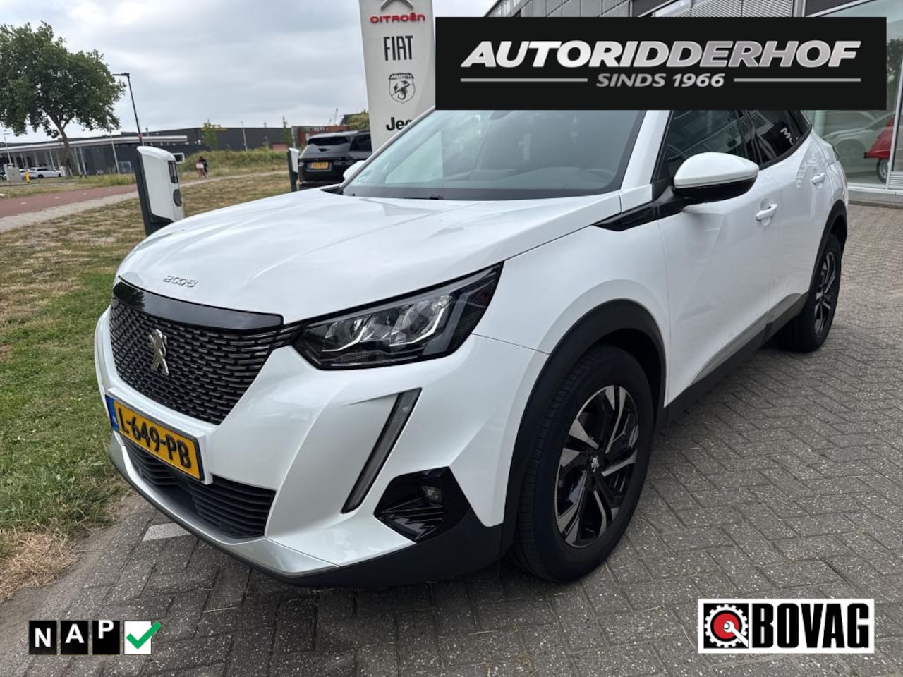 Peugeot 2008 - 1.2 PureTech Allure Pack | Climate Control | Cruise Control | Apple Carplay & Android Auto - AutoWereld.nl
