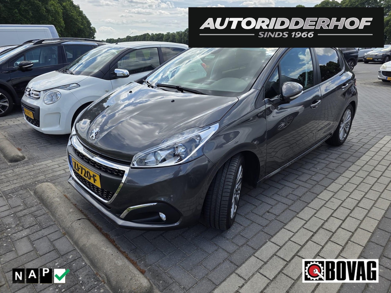 Peugeot 208 - 1.2 PureTech Signature | NL-Auto | Cruise Control | Airco | Apple Carplay & Android Auto - AutoWereld.nl