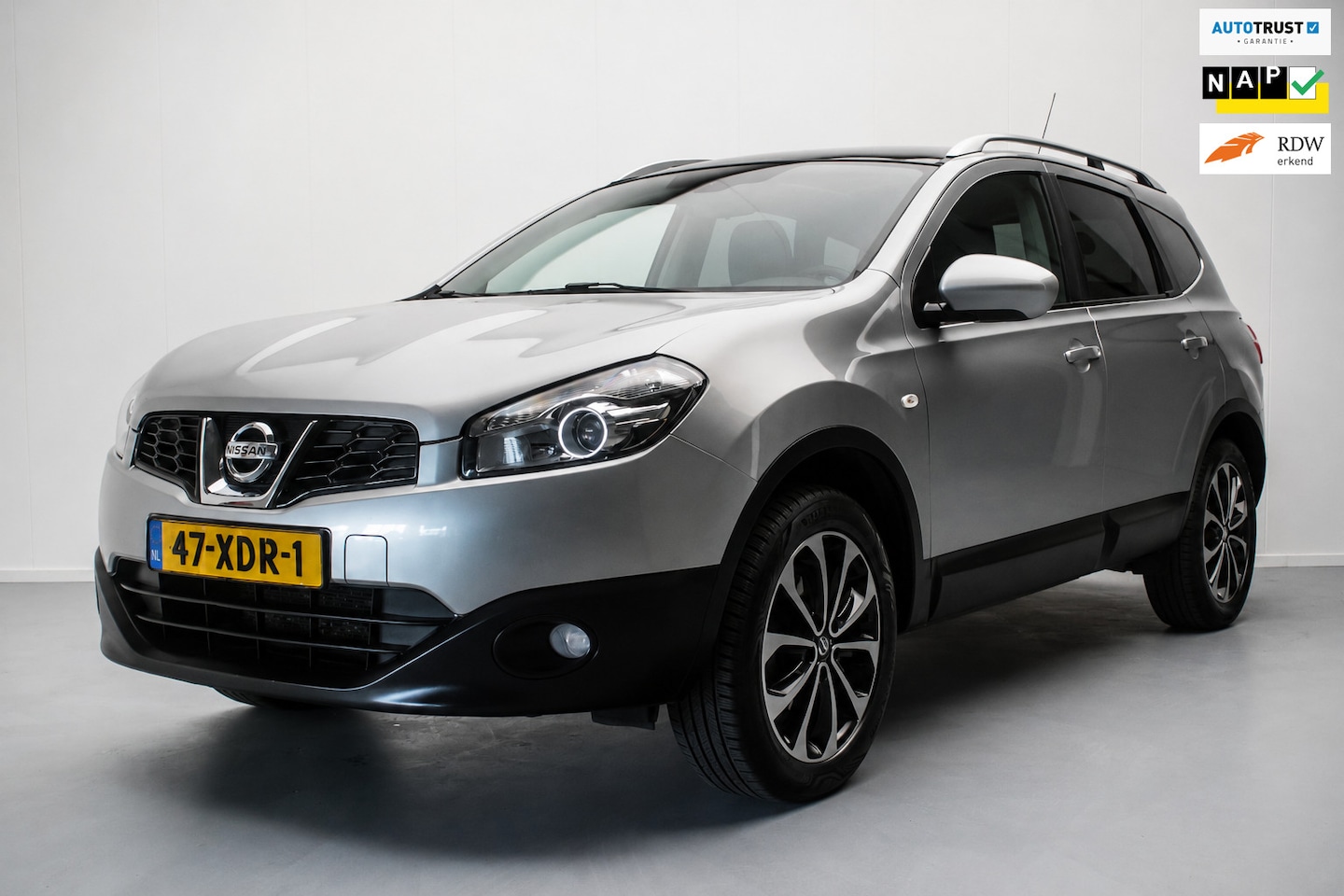 Nissan Qashqai+2 - 2.0 Connect Edition 7-pers NL-auto [ Panoramadak Camera Trekhaak Bluetooh Navigatie ] - AutoWereld.nl