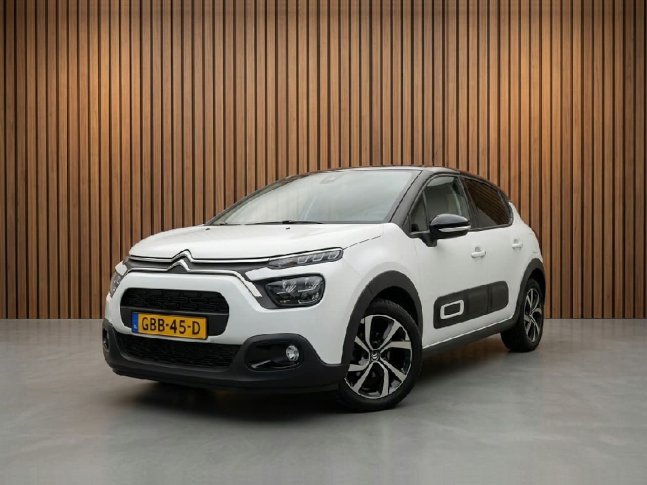 Citroën C3 - 1.2 PureTech Shine / navigatie / camera / automaat / car play / cruise control / stoelverw - AutoWereld.nl