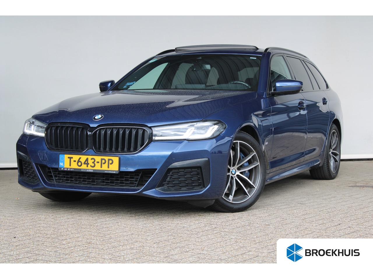 BMW 5-serie Touring - 530e xDrive High Executive | Alcantara bekleding | Harman kardon audio | Apple carplay & A - AutoWereld.nl