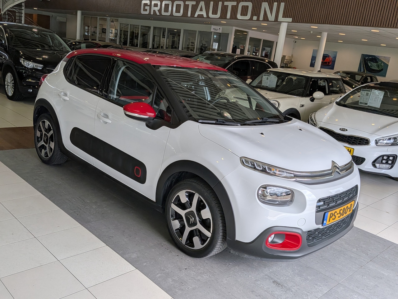 Citroën C3 - 1.2 PureTech Shine Airco, Cruise Control, Carplay, Lane Assist - AutoWereld.nl