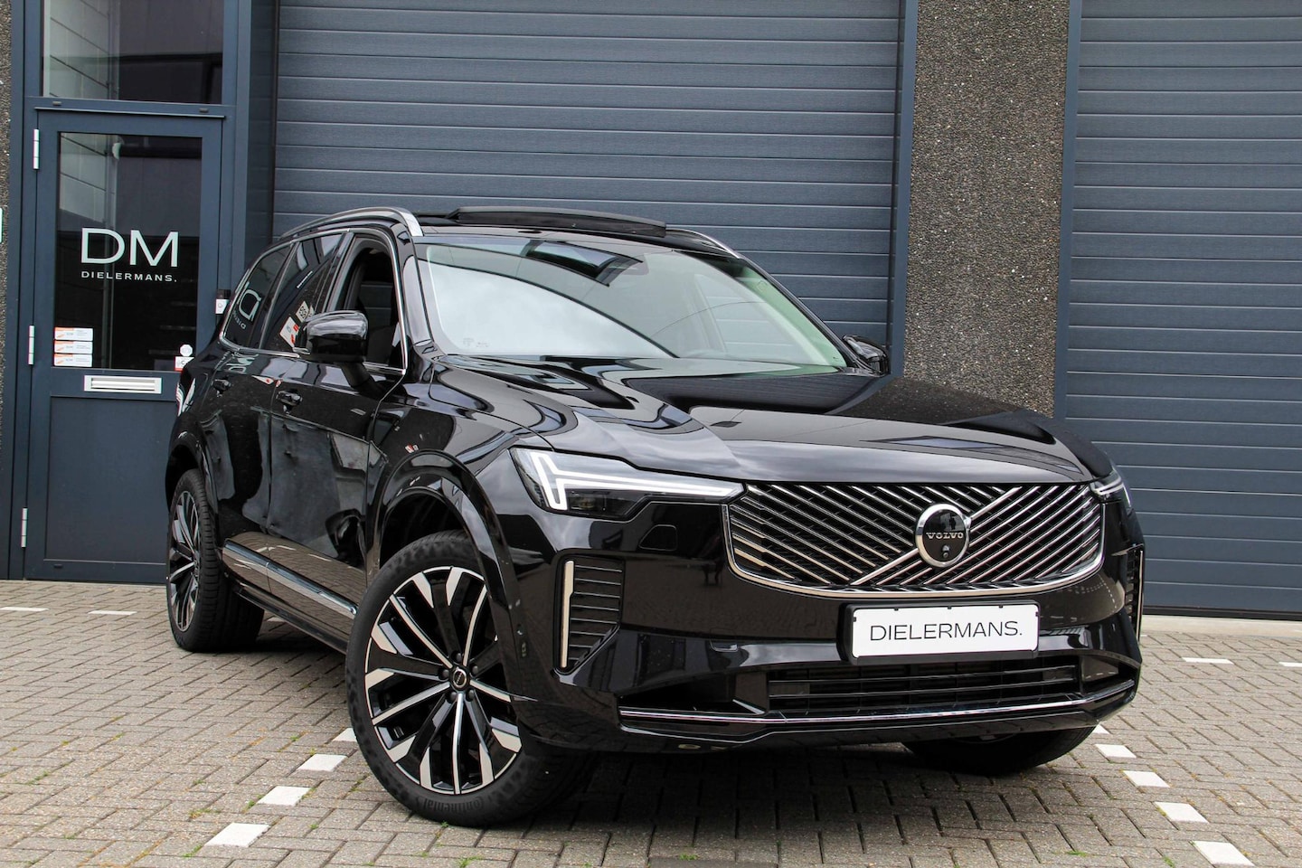 Volvo XC90 - T8 Plug-in hybrid AWD Ultra | 7 zits | Panoramadak | Trekhaak | Vol in de opties! - AutoWereld.nl