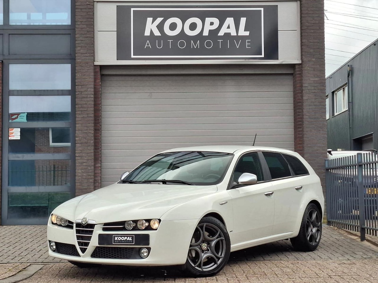 Alfa Romeo 159 Sportwagon - 1.7 T Distinctive | Carplay | Trekhaak - AutoWereld.nl