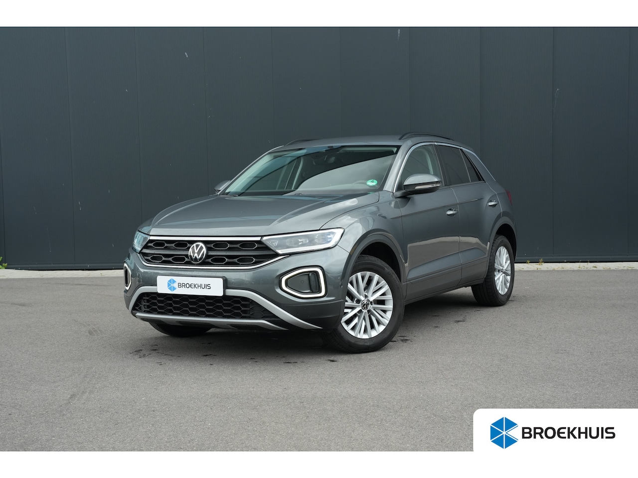 Volkswagen T-Roc - 1.0 TSI 110pk Life | Trekhaak | Camera | Adaptive Cruise | Carplay | Keyless Entry & Start - AutoWereld.nl