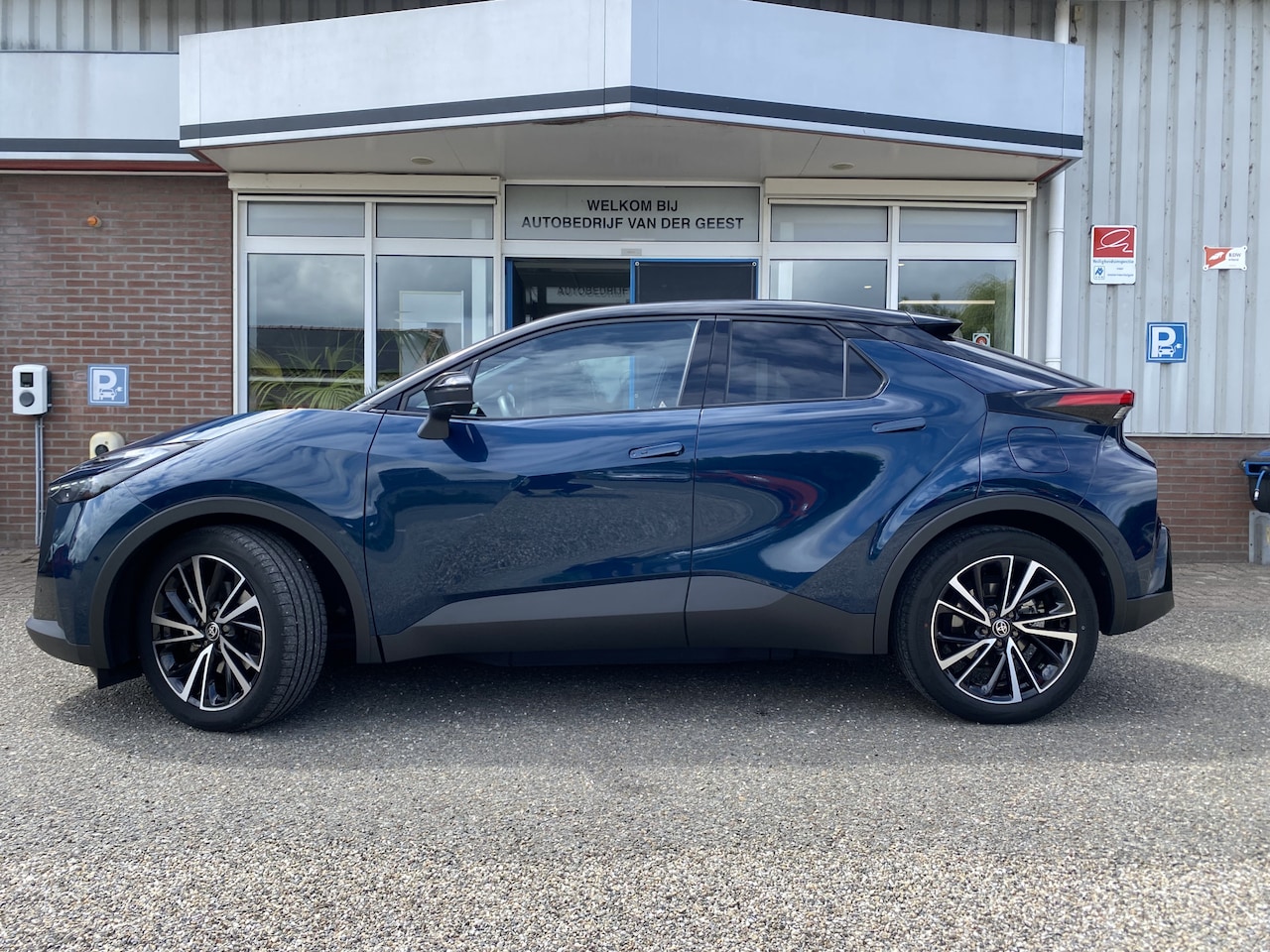 Toyota C-HR - 2.0 Plug-in Hybrid 220 Executive - AutoWereld.nl
