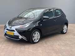 Toyota Aygo - 1.0 VVT-i x-play Camera | Airco | Elek. Ramen voor | Bluetooth | Centrale Vergrendeling |