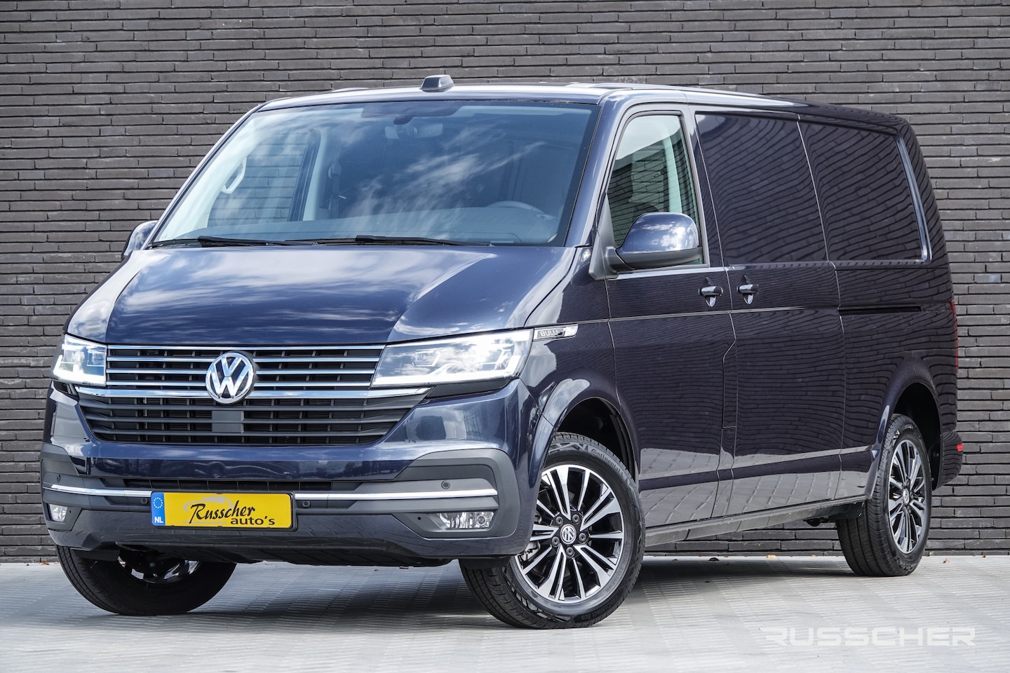 Volkswagen Transporter - L2H1 2.0Tdi 150Pk DSG7 | Bulli | 28 | 2xSchuifdeur | Achteruitrijcamera | 17'' | Starlight - AutoWereld.nl