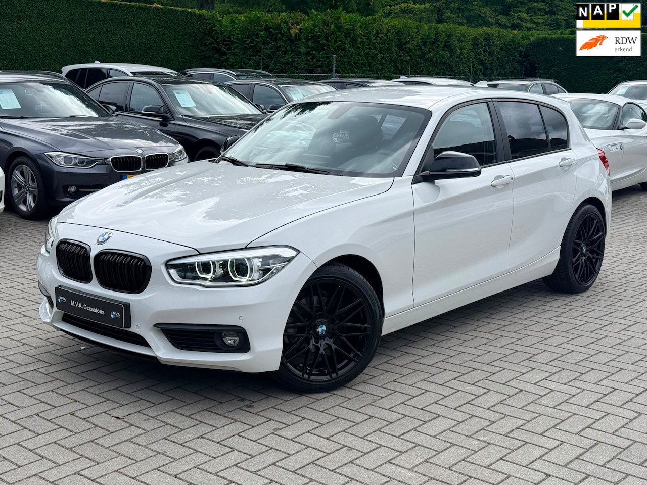 BMW 1-serie - 118i Centennial High Executive Sport|Nieuwe Turbo|Leder|Led|Navigatie|18 inch M|Climate co - AutoWereld.nl