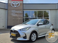 Toyota Yaris - 1.5 Hybrid STYLE TREKHAAK 4S-BANDEN STOELVERW BLIND SPOT KEYLESS LED APPLE/ANDROID CAMERA