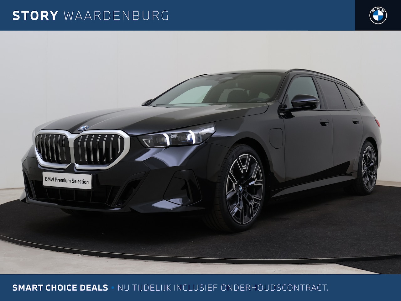 BMW 5-serie Touring - 530e M Sport Automaat / Trekhaak / Panoramadak / Comfortstoelen / Comfort Access / Achteru - AutoWereld.nl