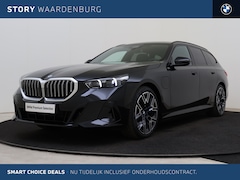BMW 5-serie Touring - 530e M Sport Automaat / Trekhaak / Panoramadak / Comfortstoelen / Comfort Access / Achteru