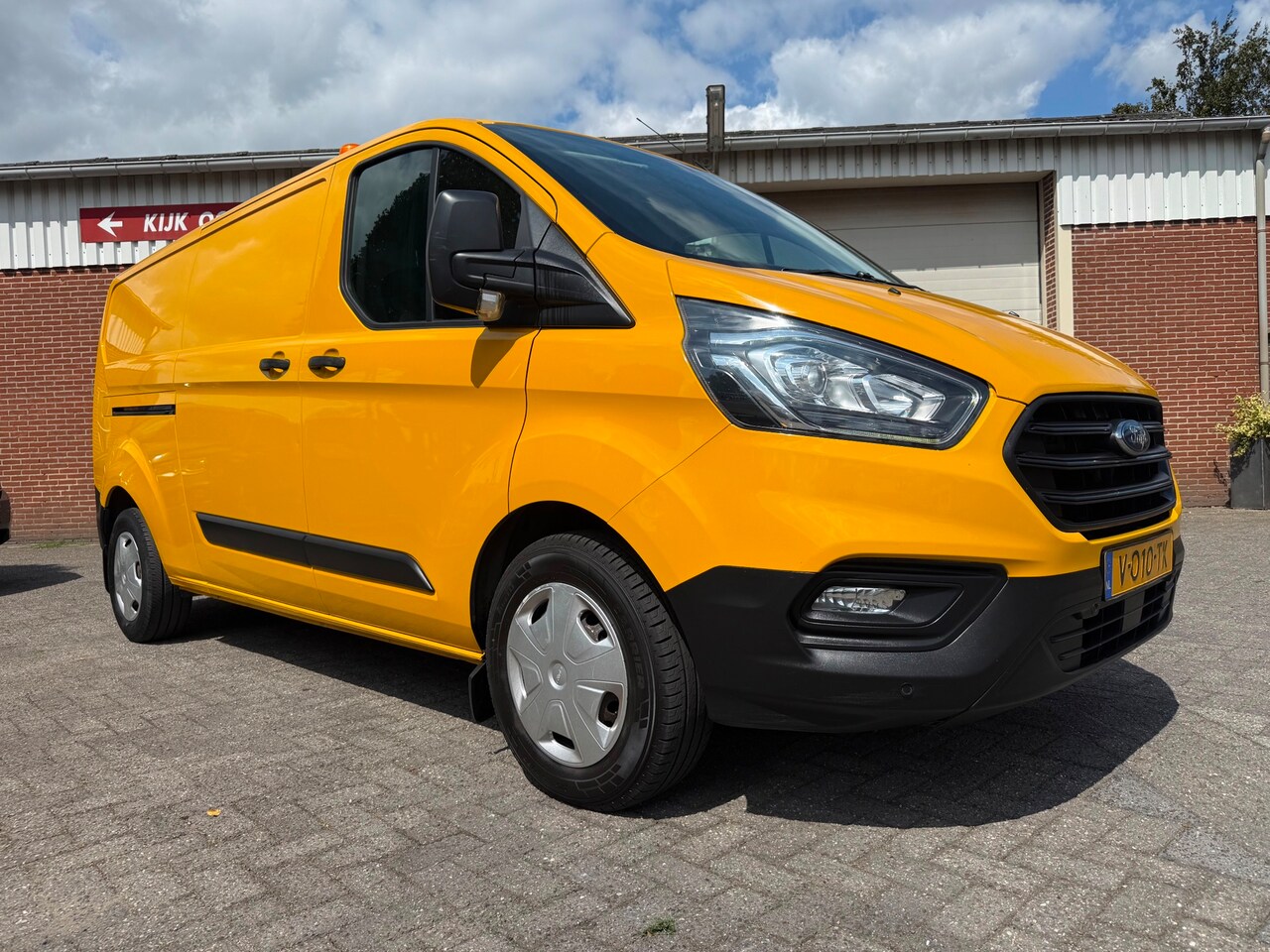 Ford Transit Custom - 320 2.0 TDCI L2H1 Trend euro 6 stoelverw. airco cruise 12-2018 - AutoWereld.nl