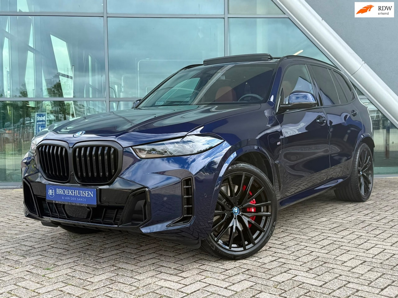 BMW X5 - XDrive50e M-Sport Shadow Line 489pk Panoramadak / Trekhaak / Luchtvering / 22 INC - AutoWereld.nl