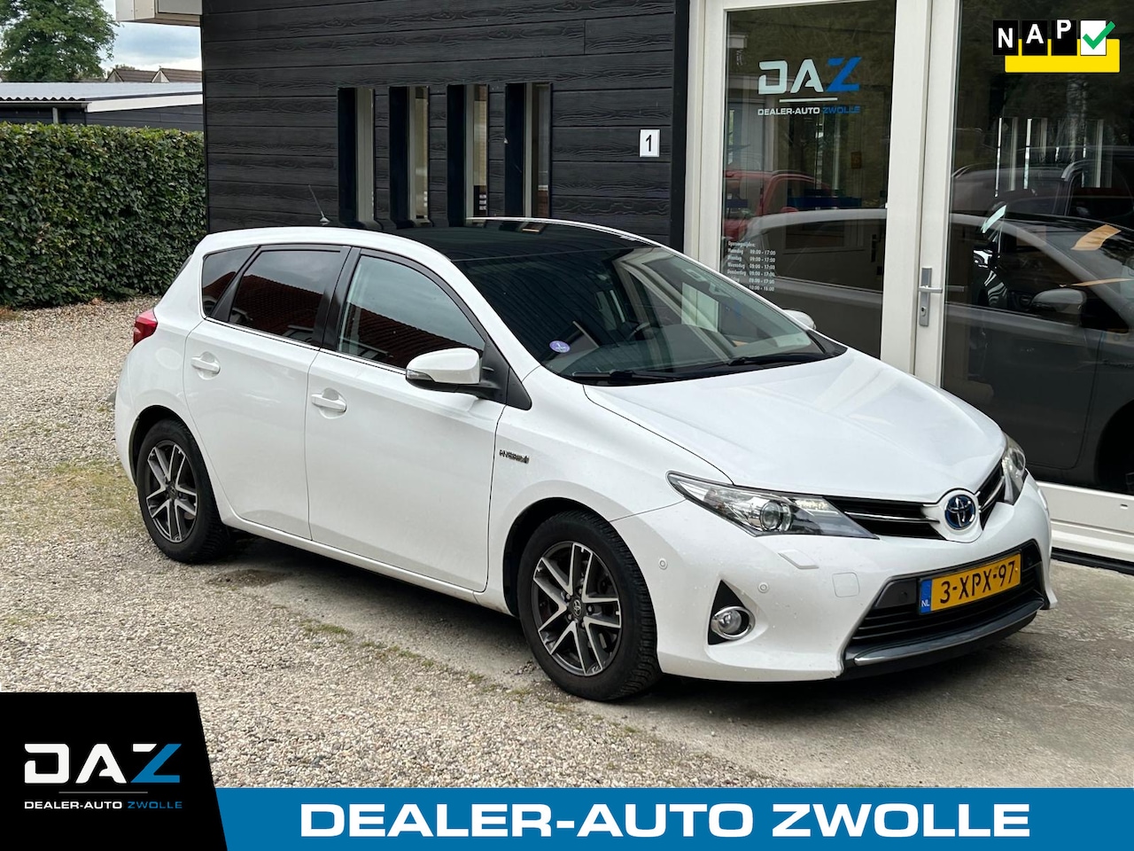 Toyota Auris - 1.8 Hybrid Lease Aut/Ecc/Navi/Pano - AutoWereld.nl