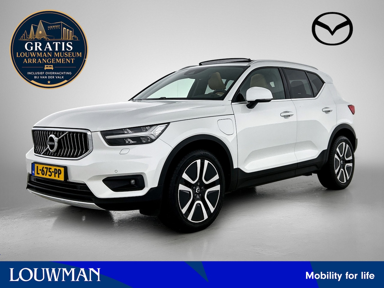 Volvo XC40 - 1.5 T5 Recharge Inscription | Panoramadak | Trekhaak | T5 265pk! | Harman Kardon | Camera - AutoWereld.nl