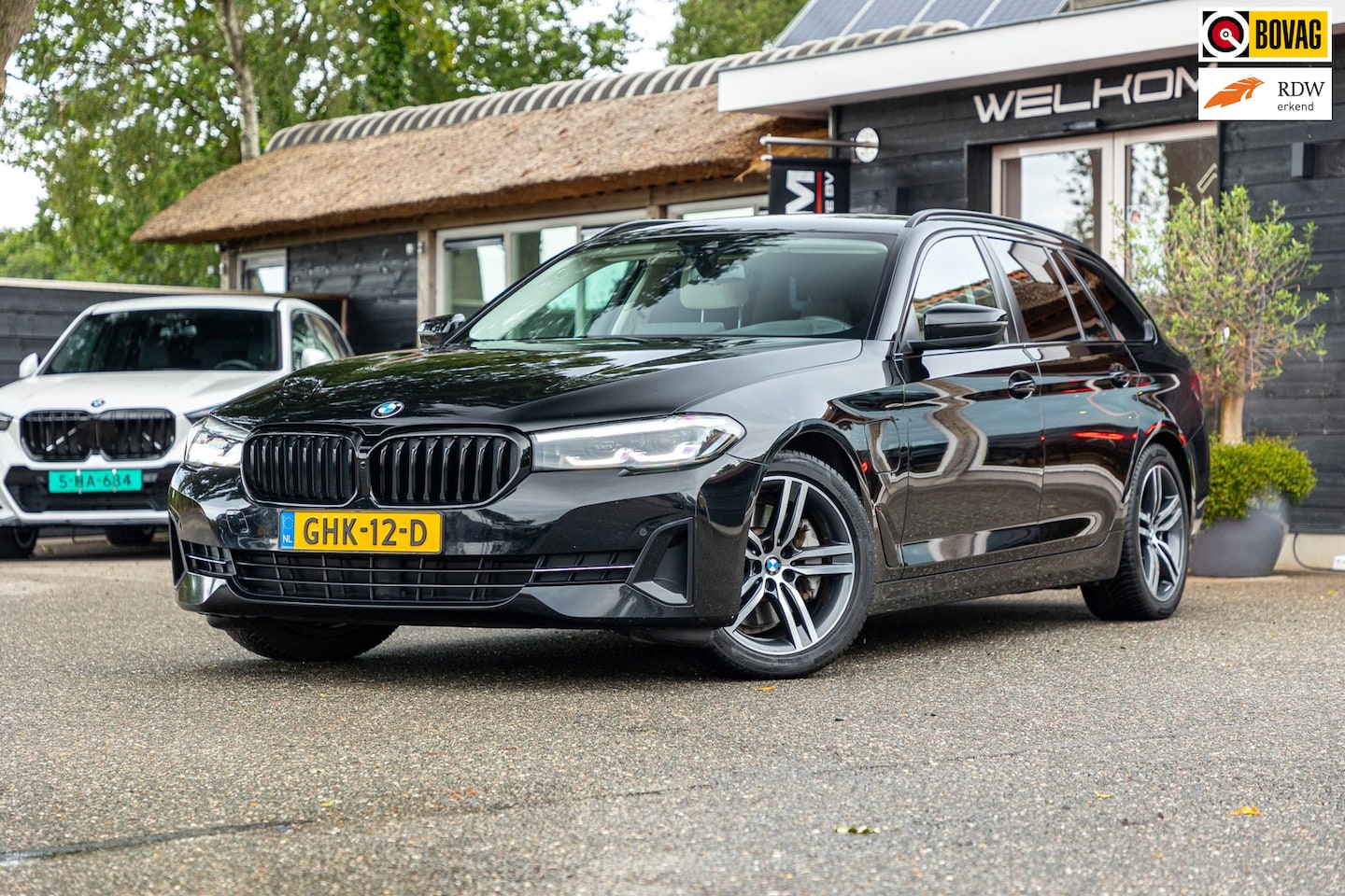 BMW 5-serie Touring - 530e Business Edition Plus Soh 89% I Trekhaak I Luxe leder I Led I Stuur & stoelverwarming - AutoWereld.nl