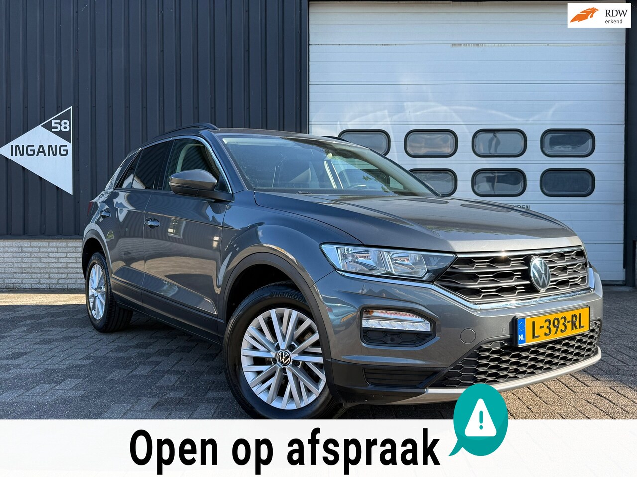 Volkswagen T-Roc - 1.0 TSI Style Business/camera/ parkeersensor/ adaptive/carplay - AutoWereld.nl
