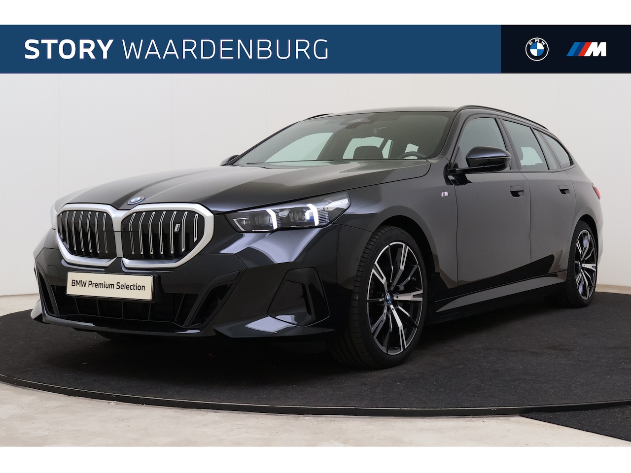 BMW i5 Touring - eDrive40 M Sport / Trekhaak / Panoramadak / Adaptieve LED / Stoelverwarming / Parking Assi - AutoWereld.nl