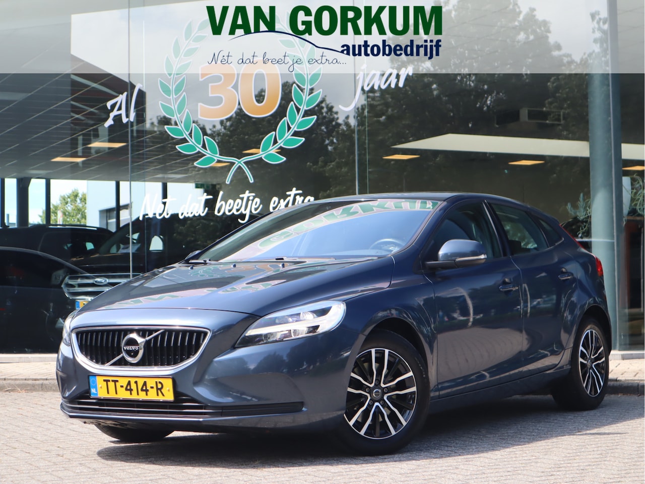 Volvo V40 - 2.0 T2 Momentum Navi /Stoelverw / Trekhaak / Climate / Handgesch Goed onderhouden - AutoWereld.nl