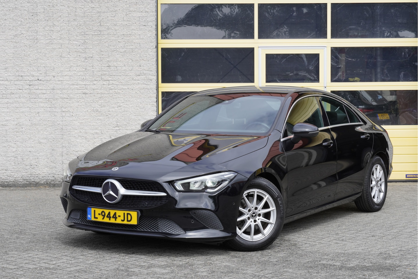 Mercedes-Benz CLA-Klasse - 180 Automaat! Business Solution BJ2021 Lmv | Led V+A | Pdc | Achteruitrijcamera | Navi | V - AutoWereld.nl