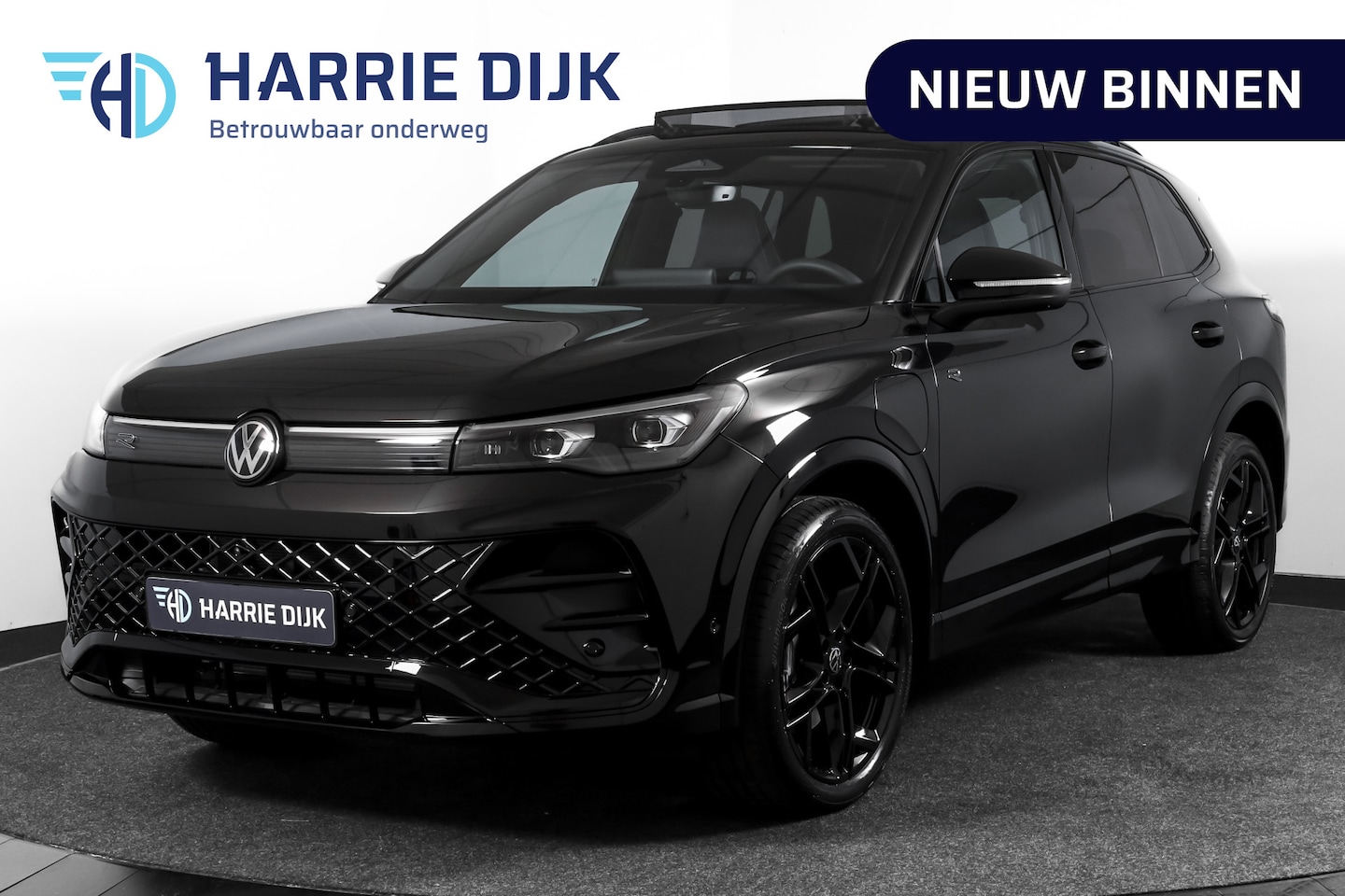 Volkswagen Tiguan - 1.5 eHybrid R-Line Edition 272 PK | Black Style | 15 inch Navi | Elek. Trekhaak | IQ Light - AutoWereld.nl