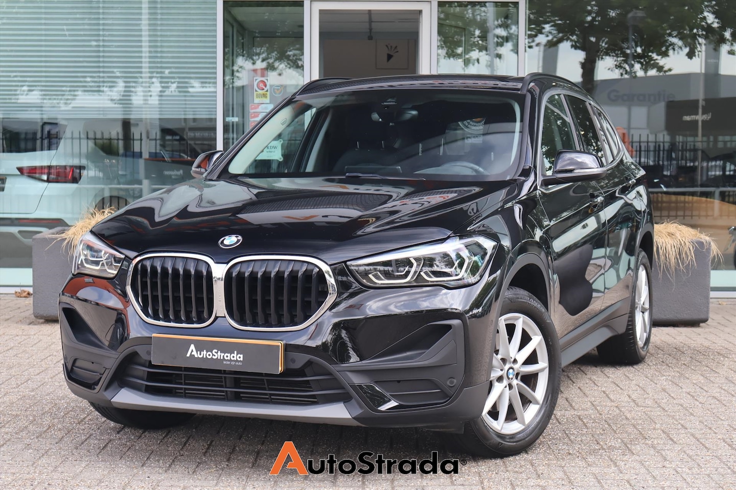 BMW X1 - (f48) sDrive18i Business Edition | Camera | Cruise I HUD | Climate | Stoelverwarming | LED - AutoWereld.nl