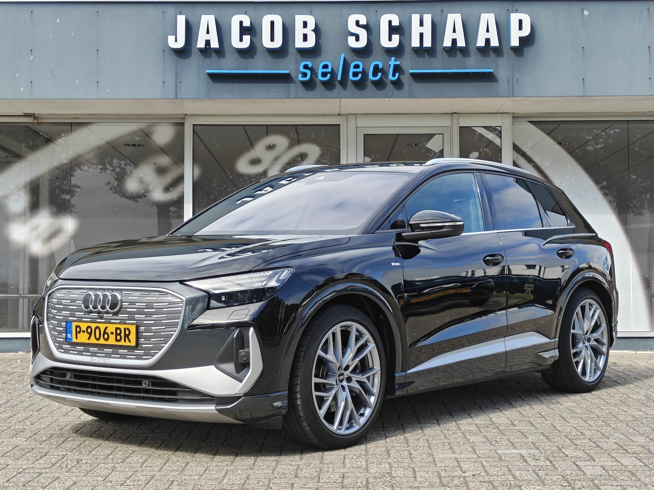 Audi Q4 e-tron - 40 Launch Edition S Competition 77 kWh / Trekhaak / Adapt. Cruise. / HUD / PDC V+A / Leder - AutoWereld.nl