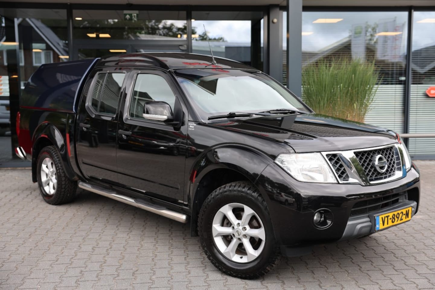 Nissan Navara - 2.5 DCI DUBBEL CABIN SE 5 ZITS 4WD VAN - AutoWereld.nl