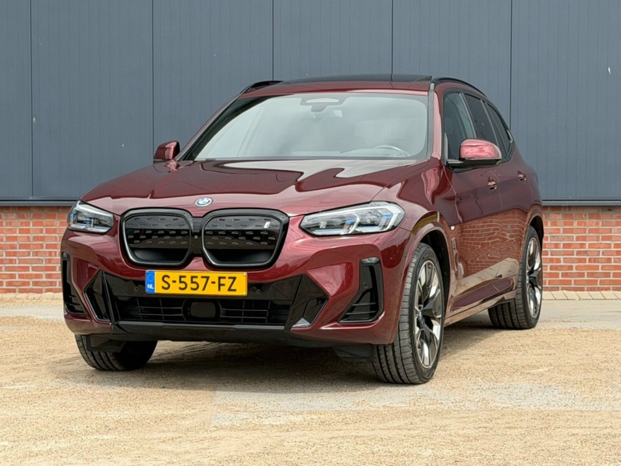BMW iX3 - High Executive 80 kWh M-Sport Pano / HUD / Harman Kardon - AutoWereld.nl